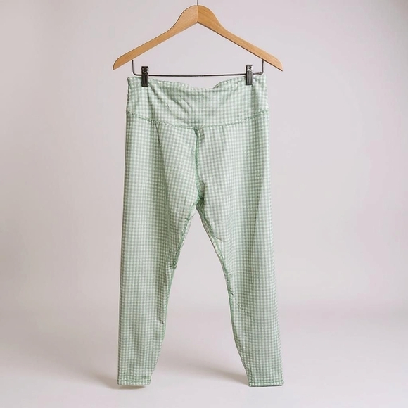 la + image Pants - Soft Sage Green Leggings with Lightweight Fabric
